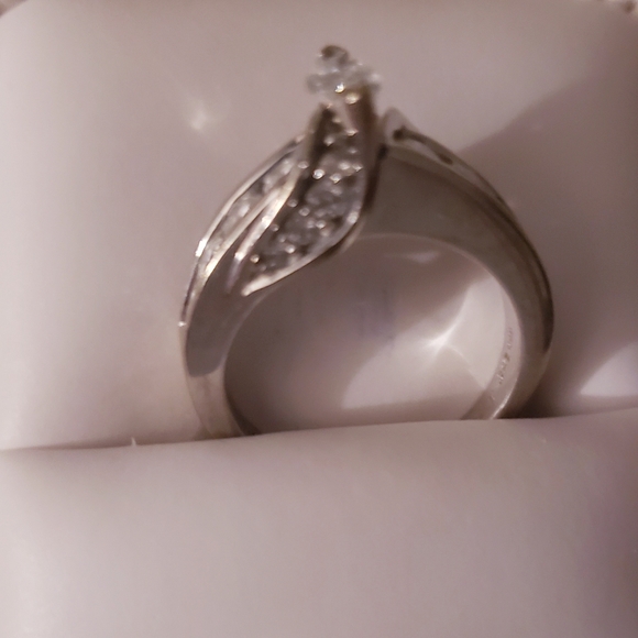 14K white gold diamond ring - Picture 2 of 7